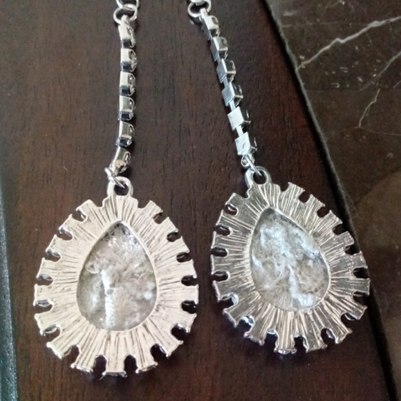 💥 CLOSET CLOSING SALE💥 Tear drop Earrings- NO COUNTER OFFERS!! - Picture 4 of 6